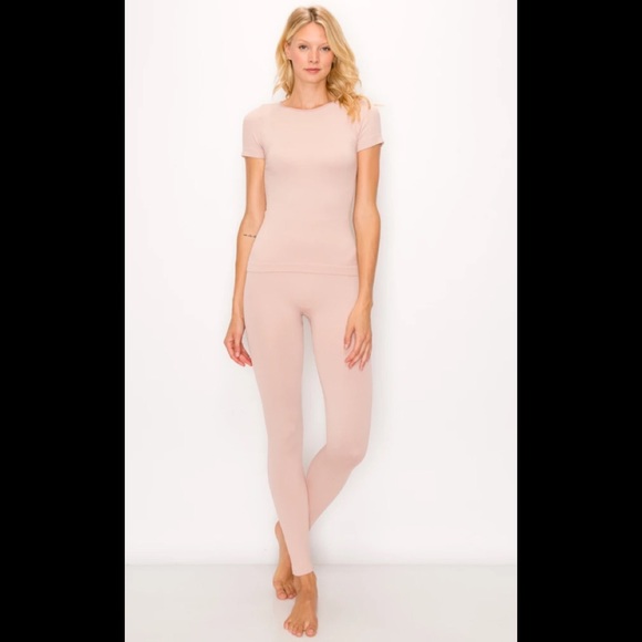 Seamless Ribbed Tee and Leggings Set Rose Pink NEW - Picture 1 of 3